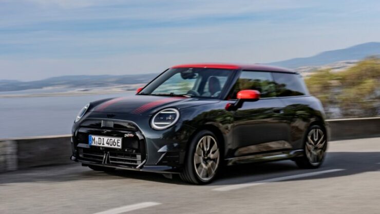 MINI Cooper SE John Cooper Works 02