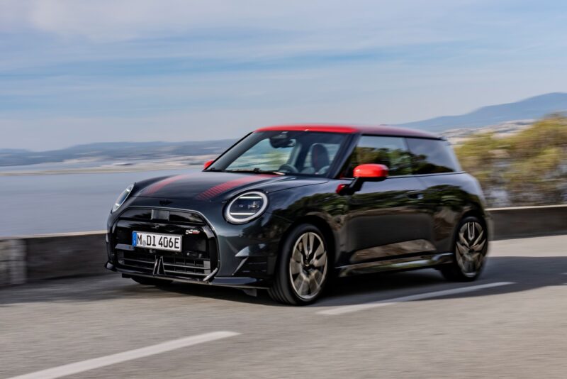 MINI Cooper SE John Cooper Works 02