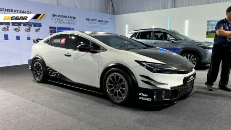 toyota prius 24h le mans centennial gr edition 01