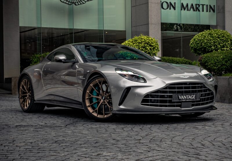 01 Aston Martin New Vantage