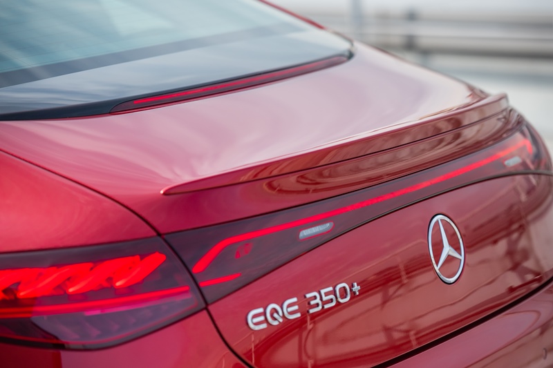 Mercedes-EQE-350-05