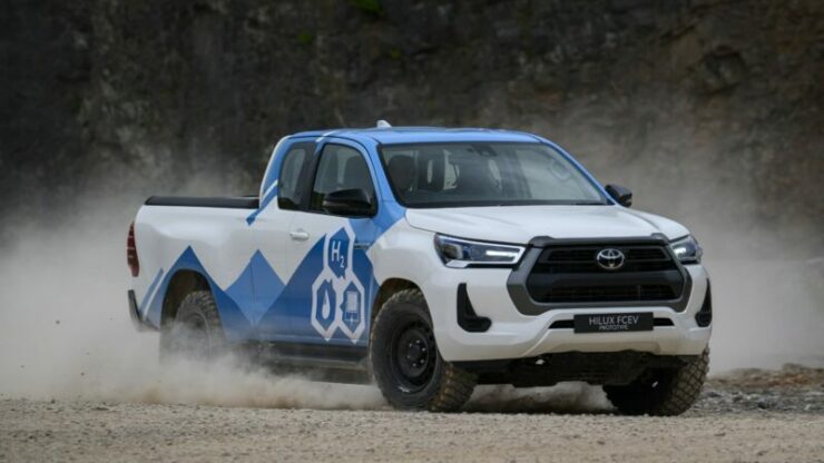 2024-toyota-hilux-fcev-prototype-dpl-dynamic-004-scaled