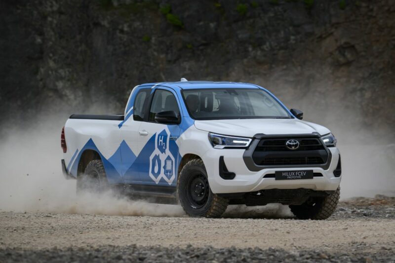 2024-toyota-hilux-fcev-prototype-dpl-dynamic-004-scaled