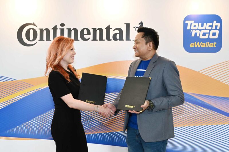 2. (Left to right) Andrea Somorova, Managing Director of Continental Tyre Malaysia, and Sheikh Zulfadli, Director of Mobility & Government Relations at TNG, at the signing ceremony for the TnG Mini Program coll