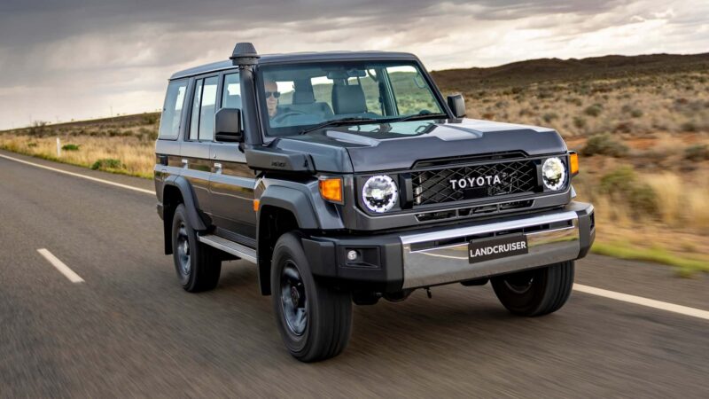 TOYOTA LAND CRUISER 70 SERIES (3)